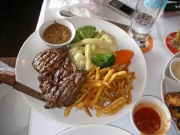 Bò thăn bít tết khoai tây muối